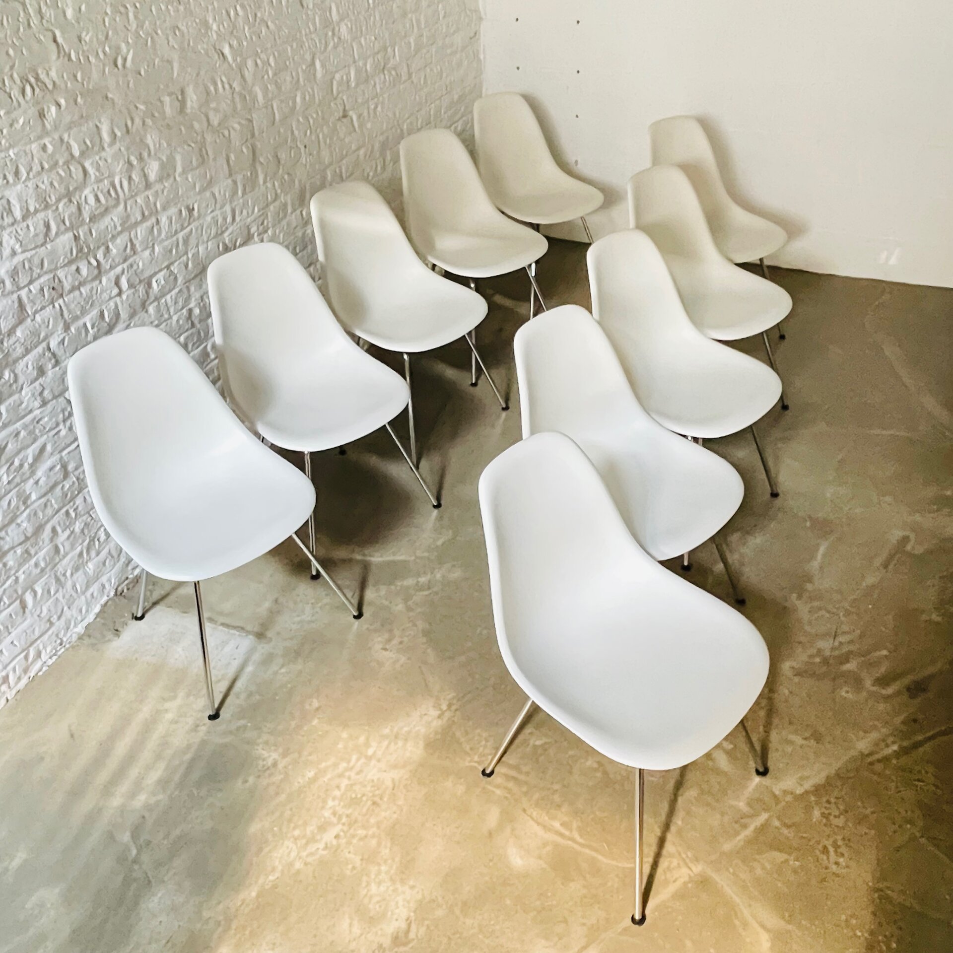 Série de 10 chaises DSX