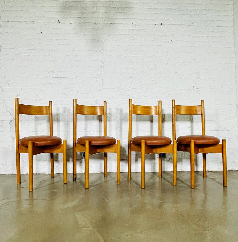 Suite de 4 chaises artisanales