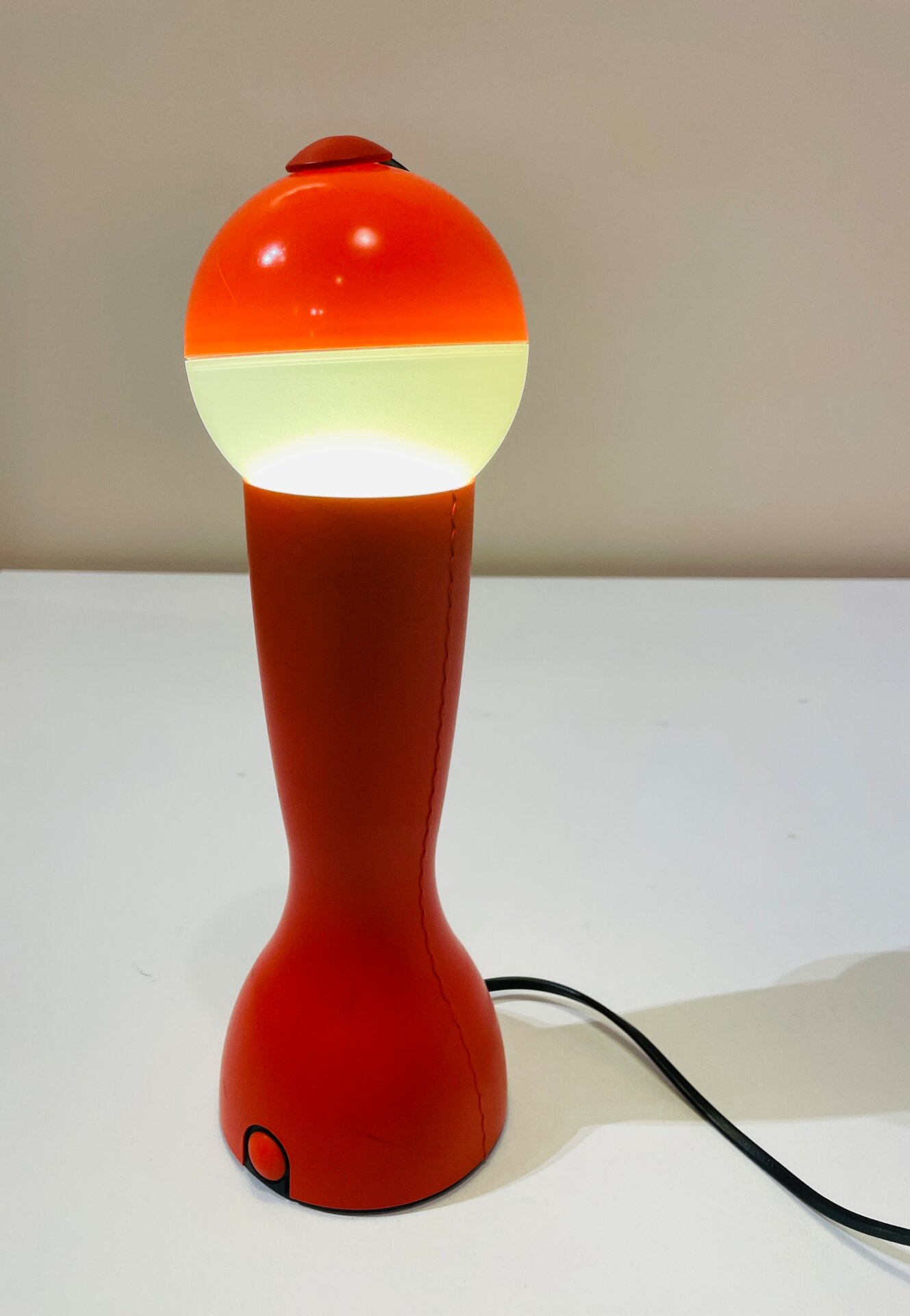 Lampe de table orientable