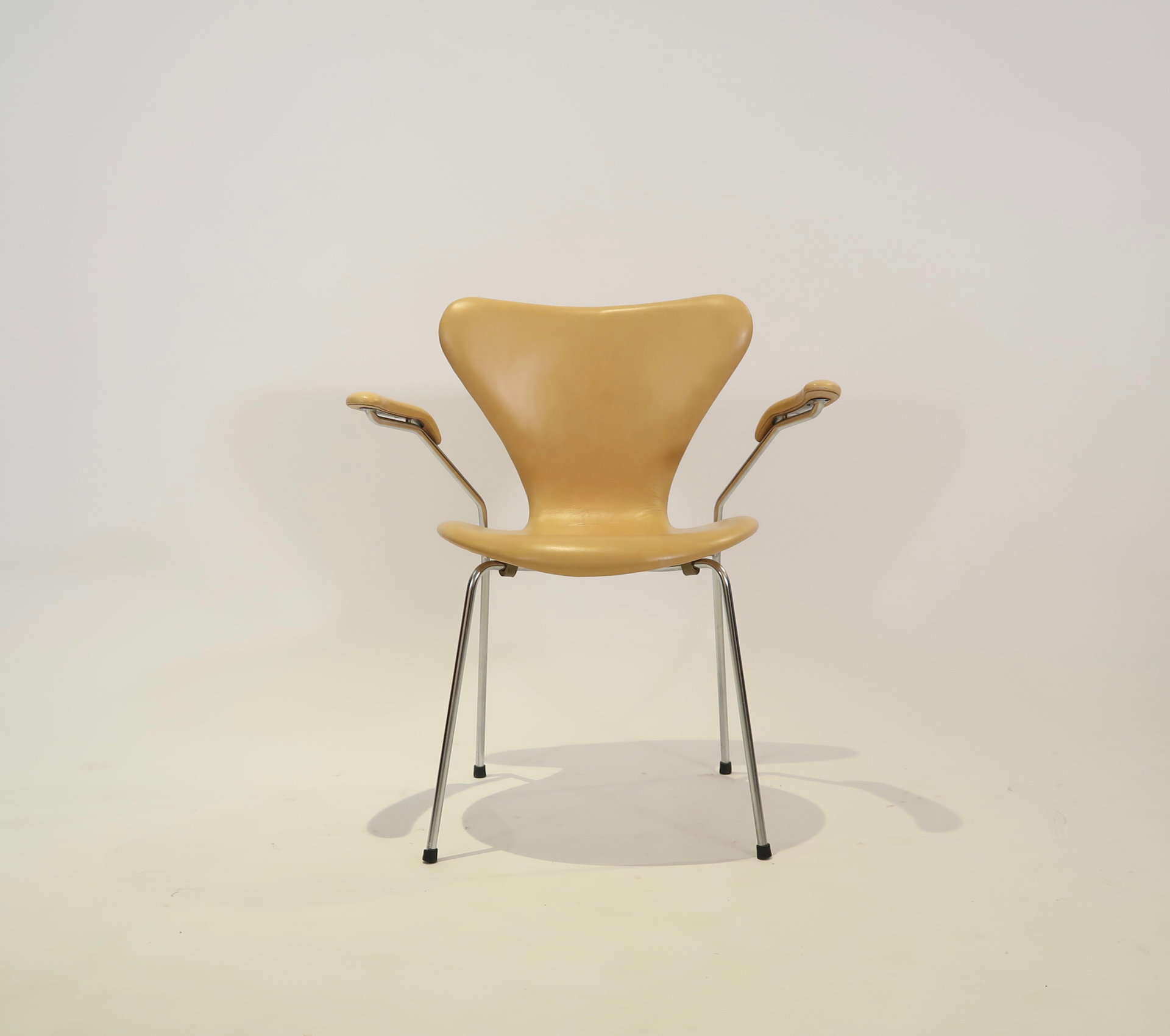 Arne Jacobsen, chaise 3207 en cuir