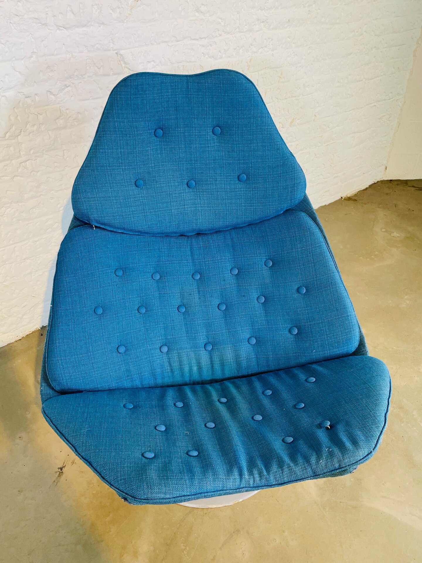 Lounge chair F588