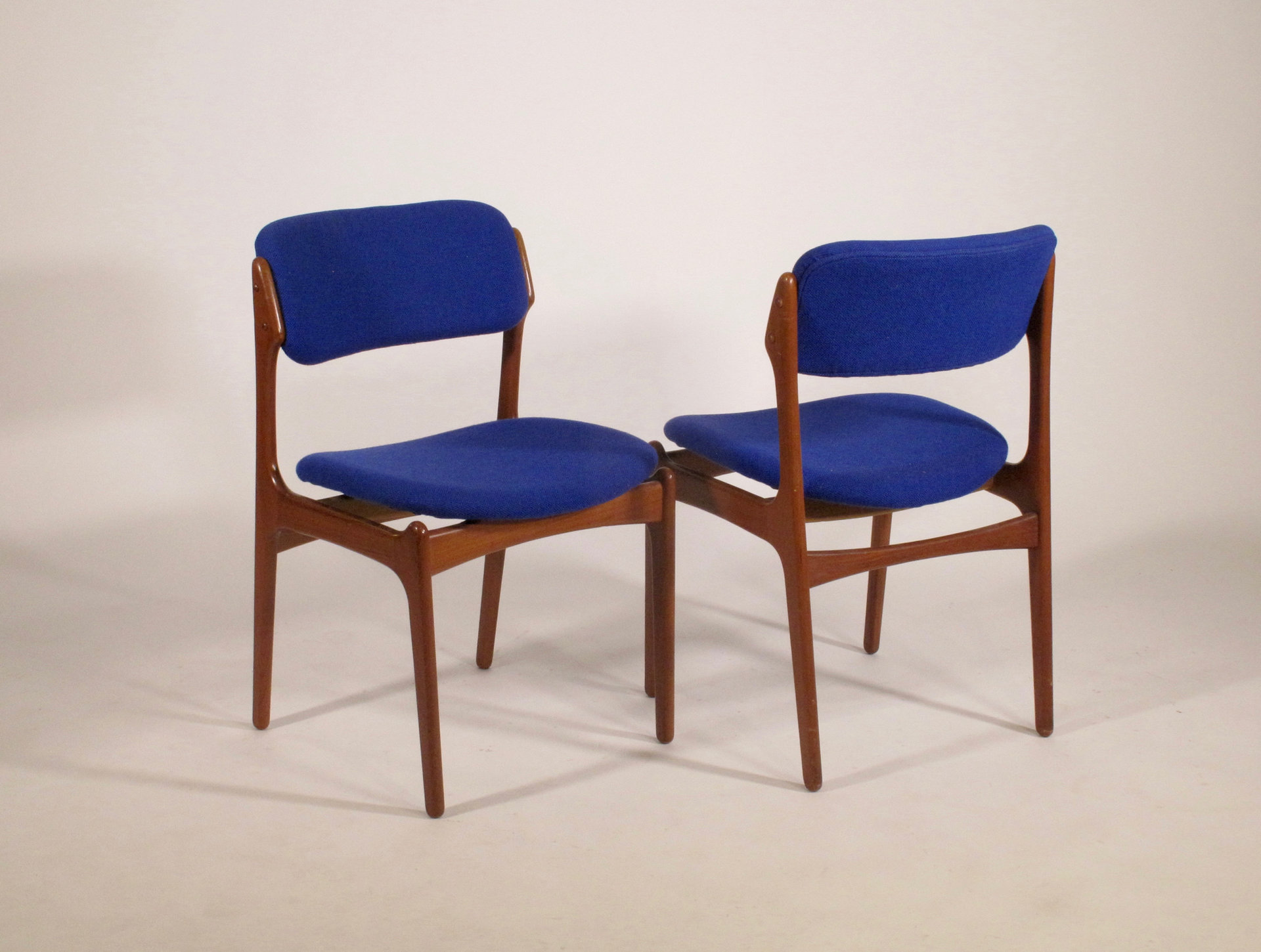 Série de 6 chaises scandinaves par Erik Buch