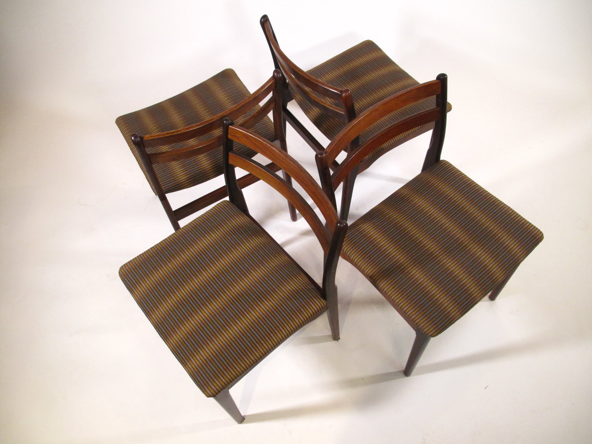 Série de chaises scandinaves en palissandre