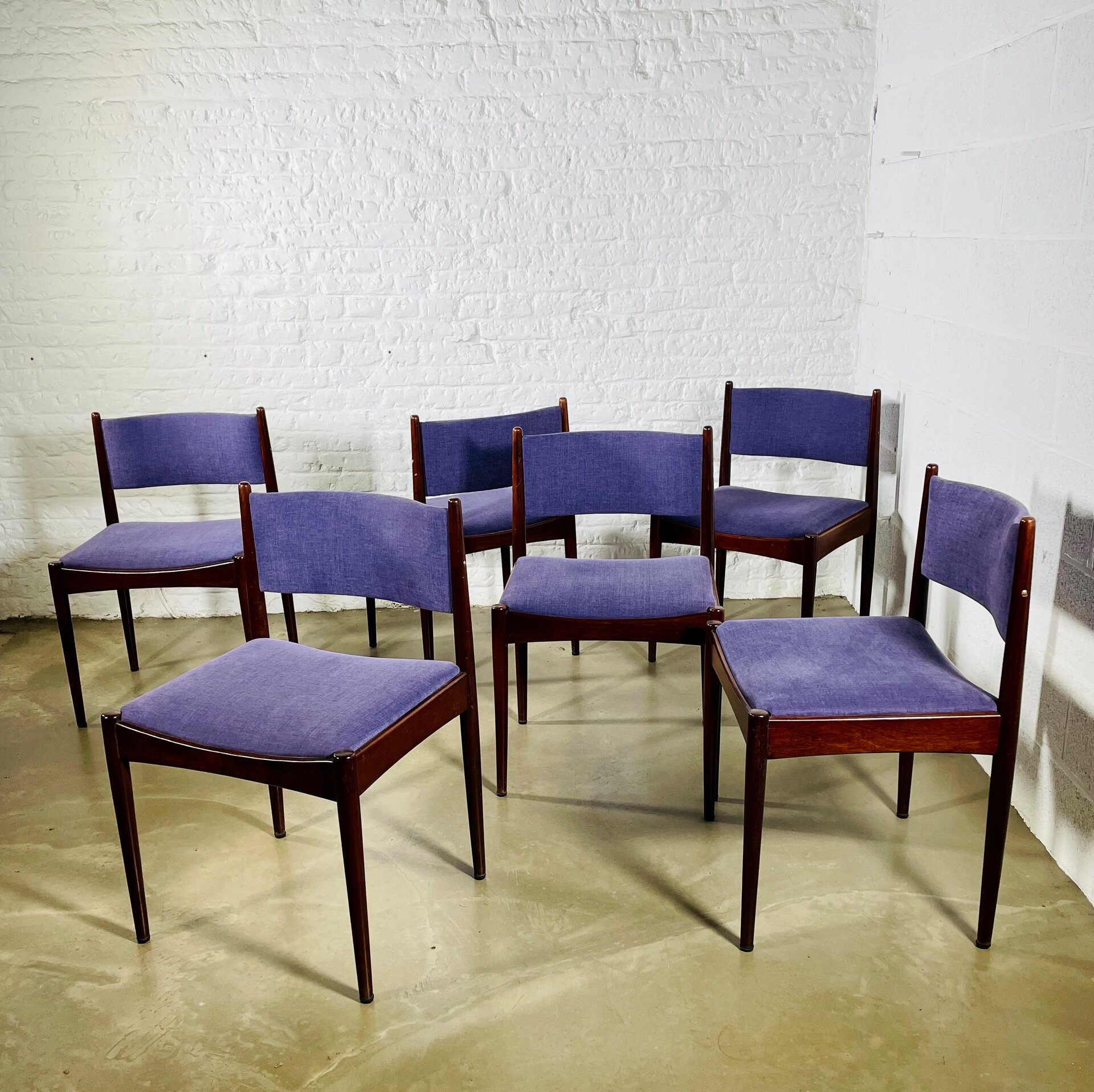 Suite de 6 chaises en palissandre